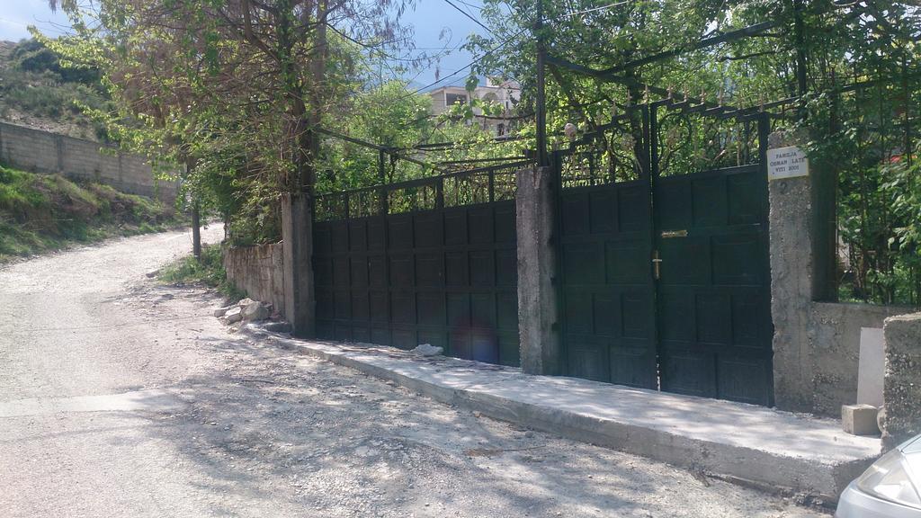 Camping Late Hotel Gjirokaster Exterior photo